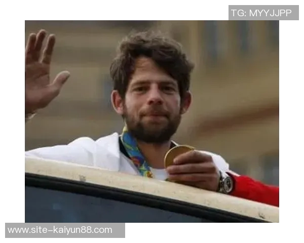 阿尔达图兰退役两年半后教练生涯显苍老面容令人唏嘘 阿尔达图兰退役两年半后教练生涯显苍老面容令人唏嘘